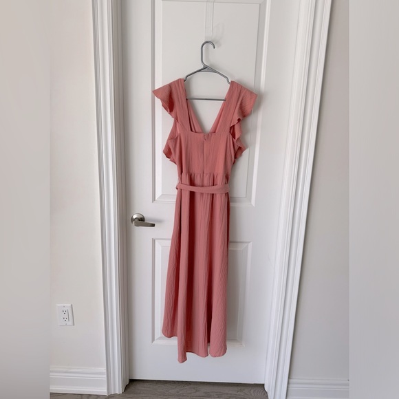 NWT dress with pockets and belt. Ruffles on sleeves and super flowy! Hidden zip! - Picture 5 of 8